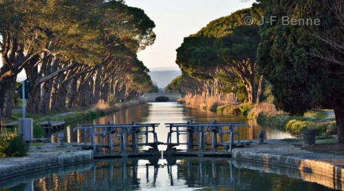 Taxi Le Somail : transferts pour les plaisanciers du Canal du Midi